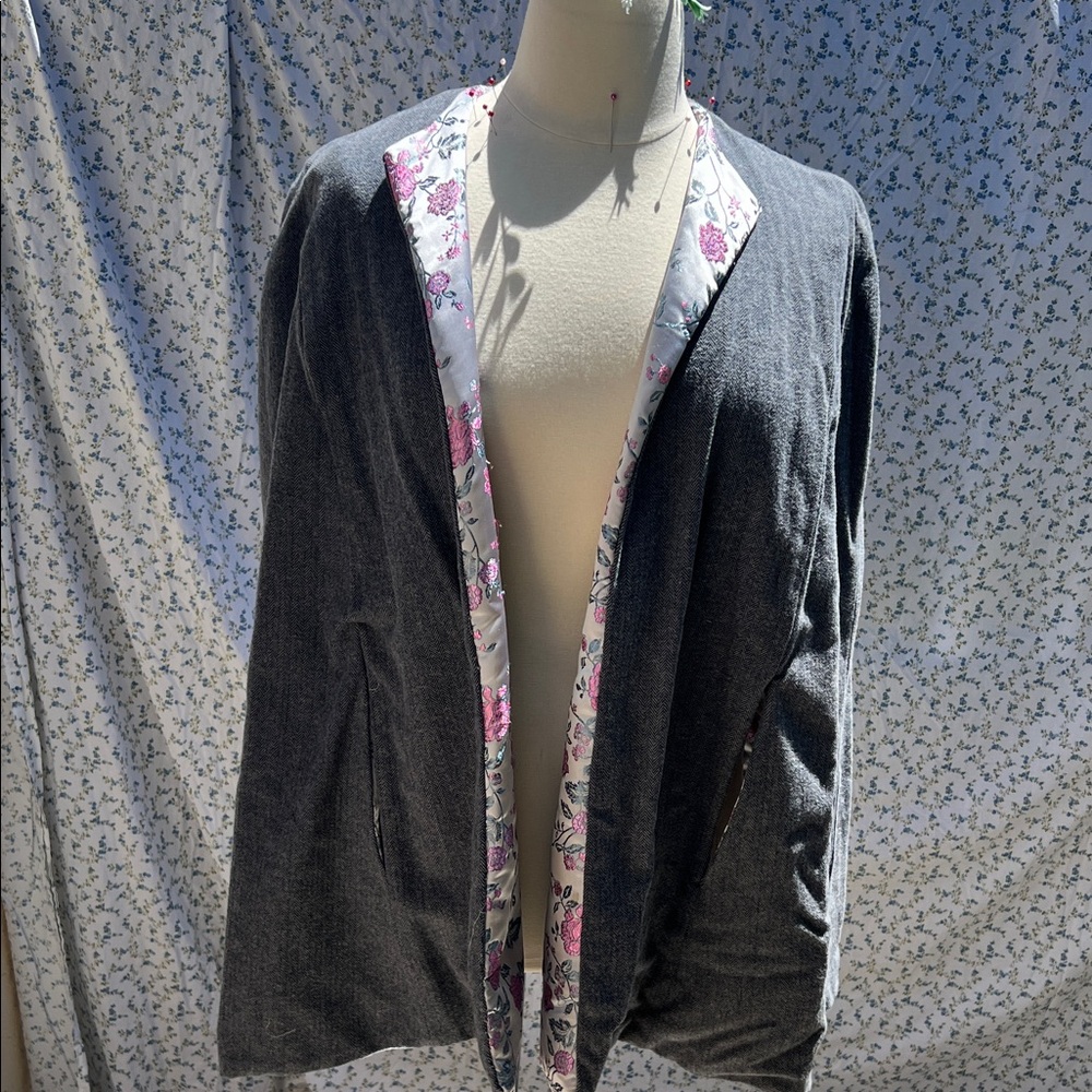 Handcrafted Reversible Gray Open Cape  with Floral Trim